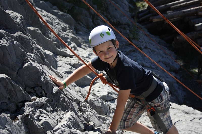 Village Camps International Summer Camp Leysin, Switzerland 2026-08-15 https://www.villagecamps.com/journals_admin/images/707-9-green climb (15).jpg